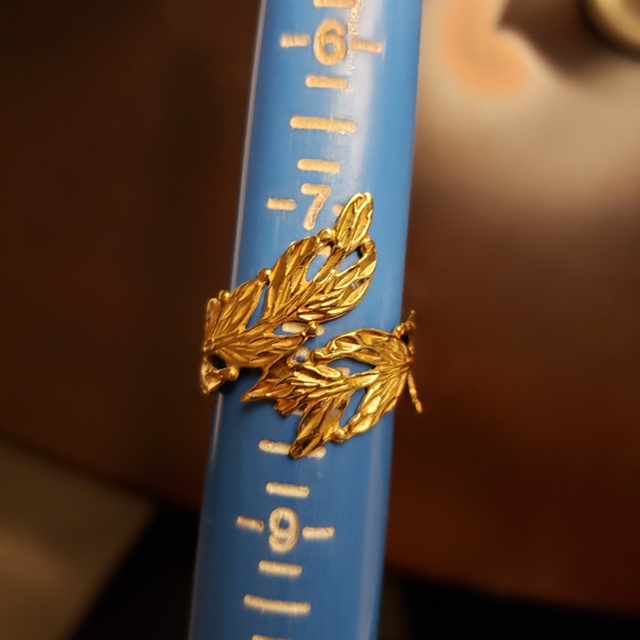 Size 8 solid 18k yellow gold leaf wrap ring - Picture 2 of 5